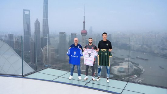 所以里面的消息更新十分迅速。展示图片